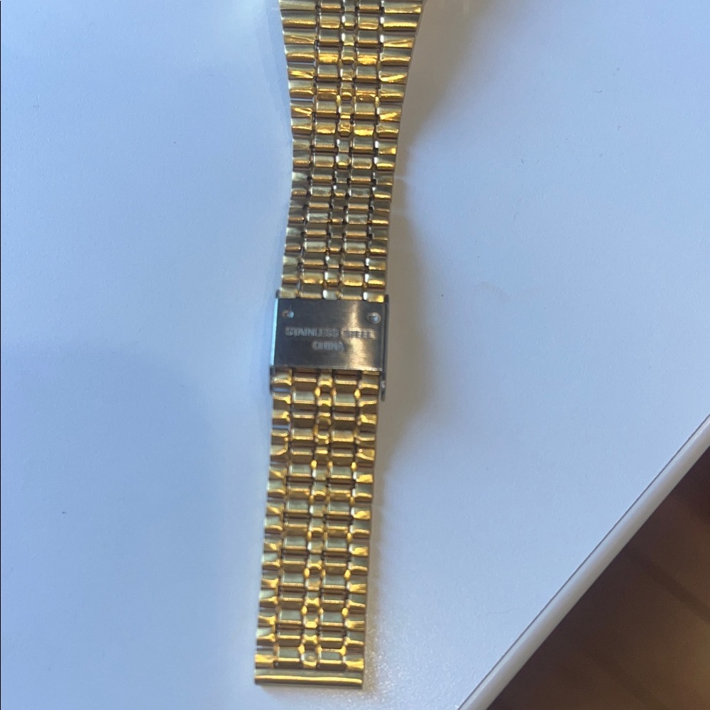 Casio A500WGA-9D Men's Vintage gold-tone stainless steel digital watch - Picture 12 of 12